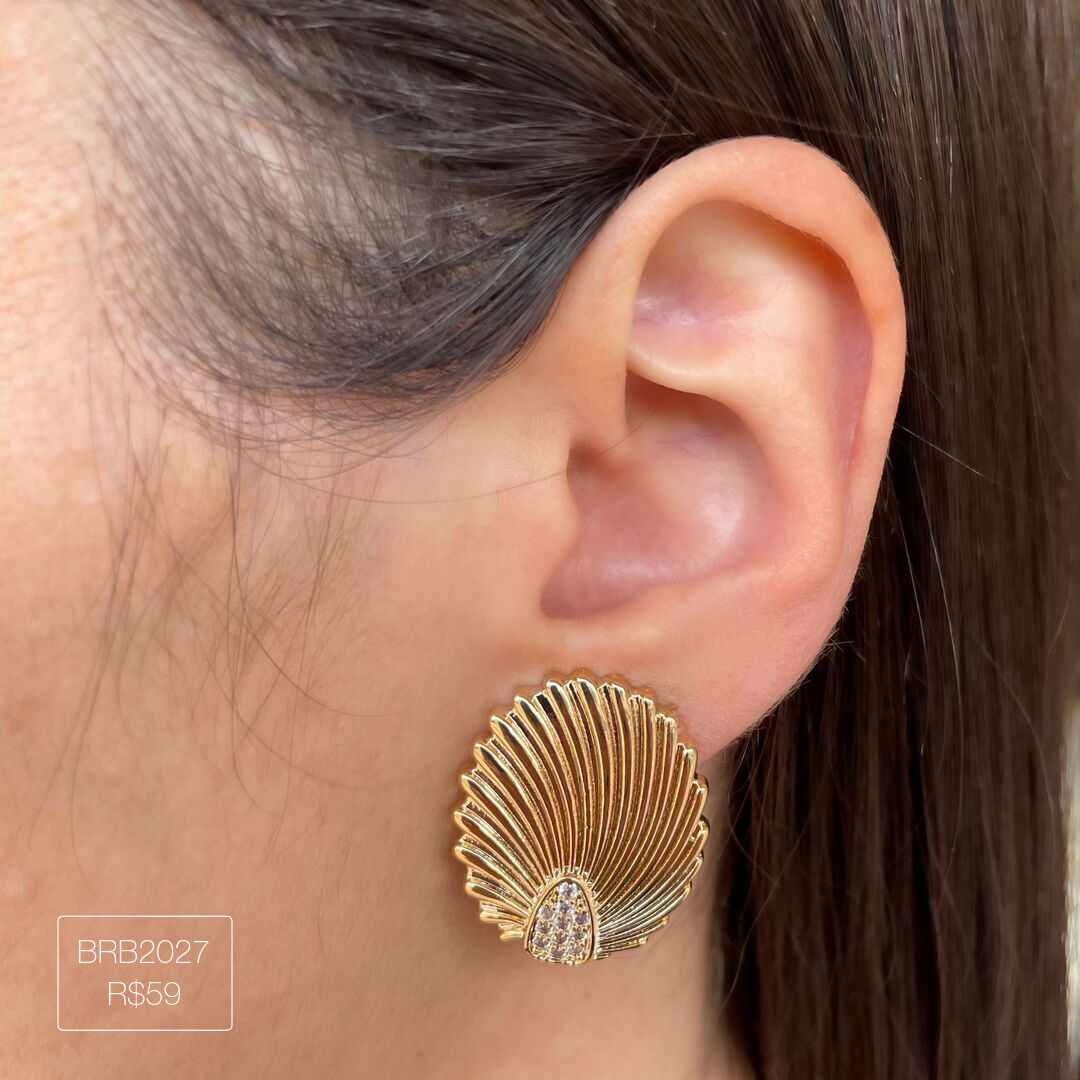 Brinco Concha Cravejada Cristal Dourada